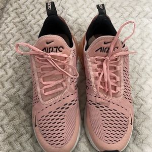 Women’s size 10 Air Max 270